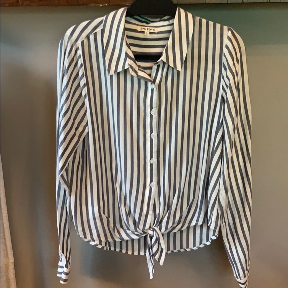Rag Poets boyfriend fit blouse. Size L.  Front tie